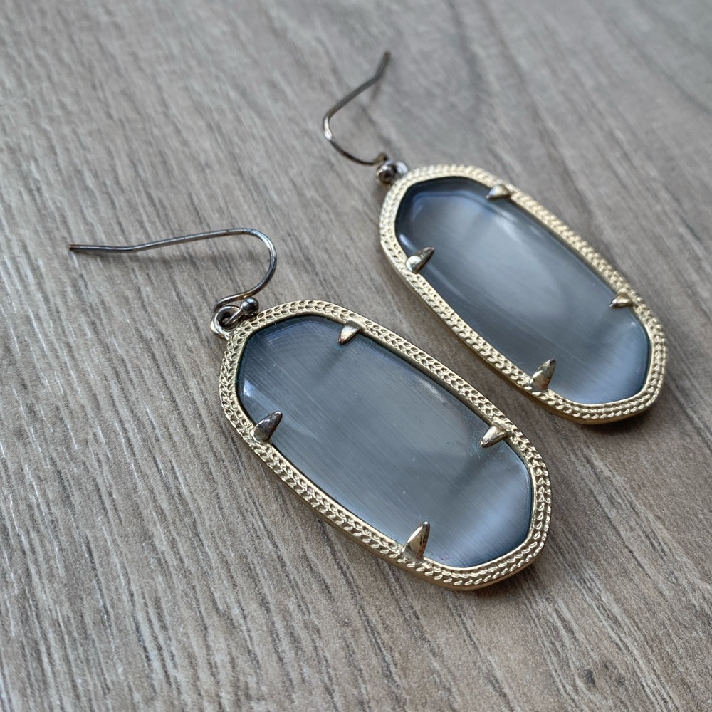 Kendra Scott Elle Gold Drop Earrings in Slate’s Cat Eye (Gray)